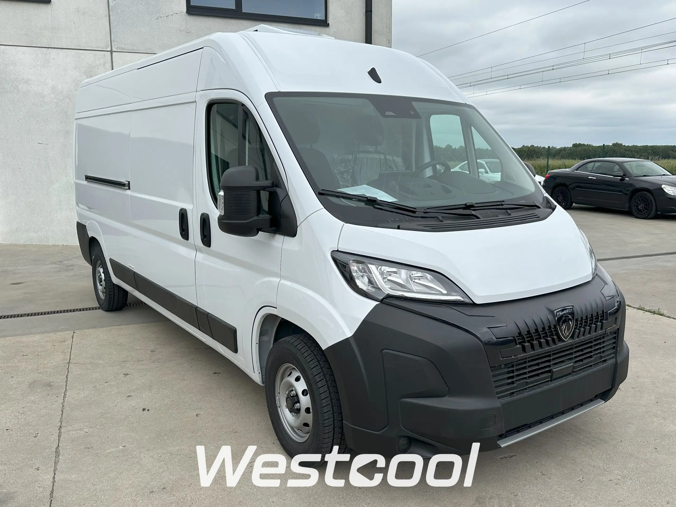Peugeot Boxer front
